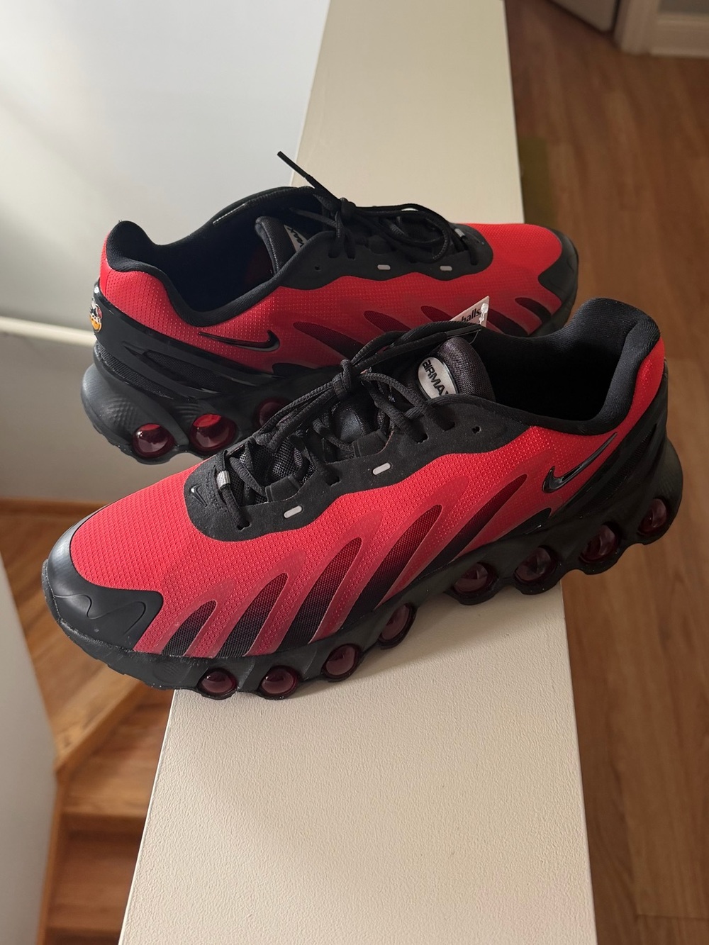 Brand new”NIKE air max”sneakers for men.Size-11,5,color-red/black.❤️🖤